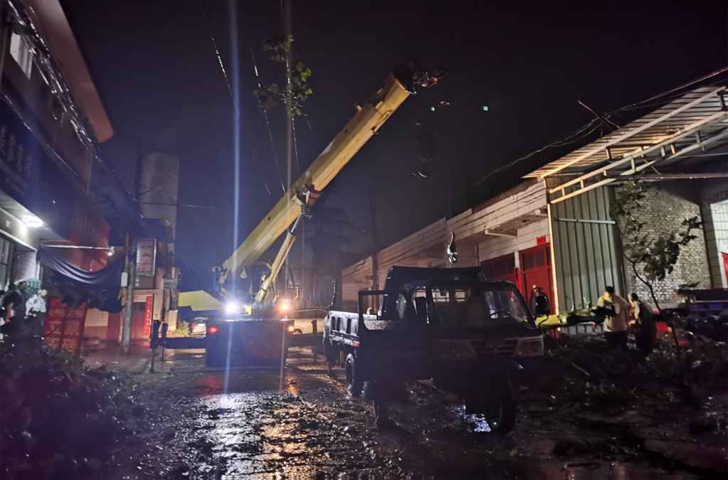 大风暴雨.jpg 大风暴雨.jpg